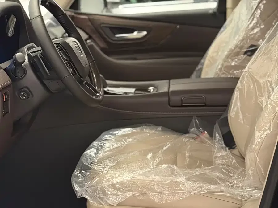 Toyota Crown Vellfire