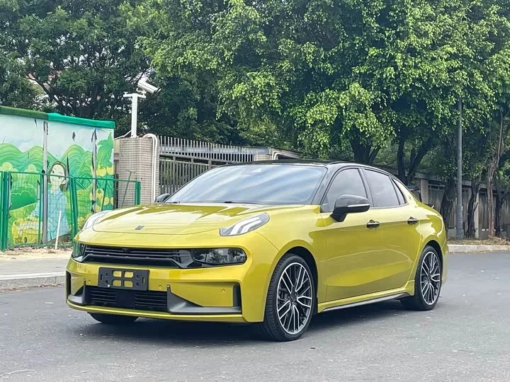 Lynk & Co 03