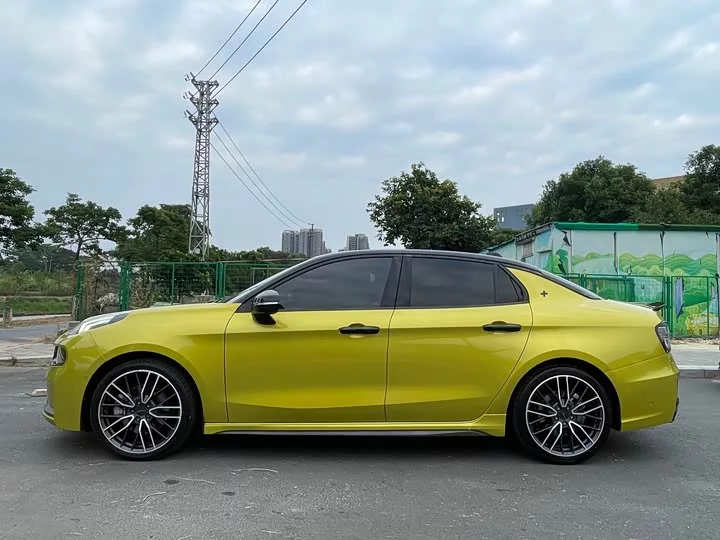 Lynk & Co 03