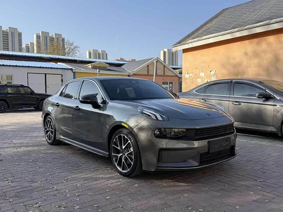 Lynk & Co 03