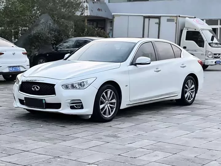 Infiniti Q50L