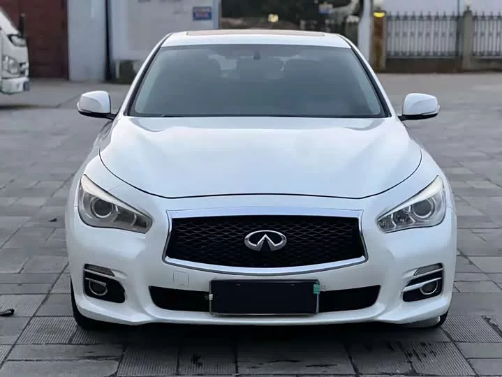 Infiniti Q50L