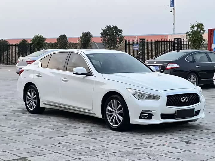 Infiniti Q50L