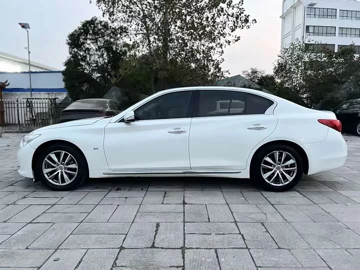 Infiniti Q50L