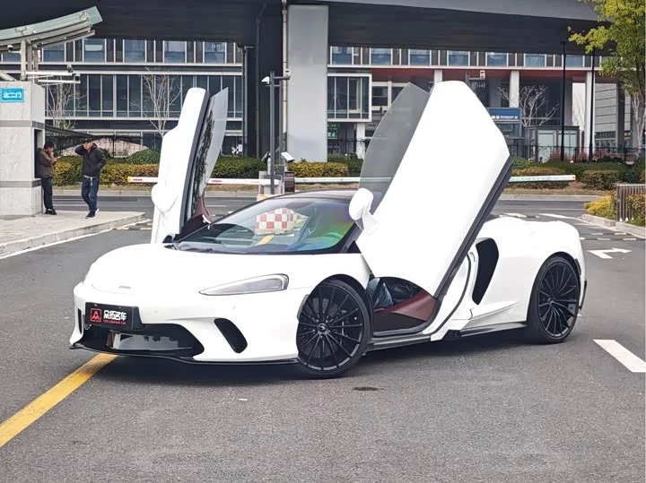McLaren GT
