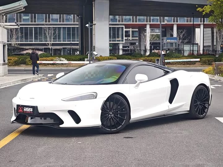 McLaren GT