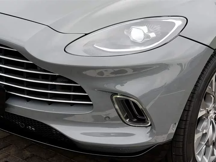 Aston Martin DBX