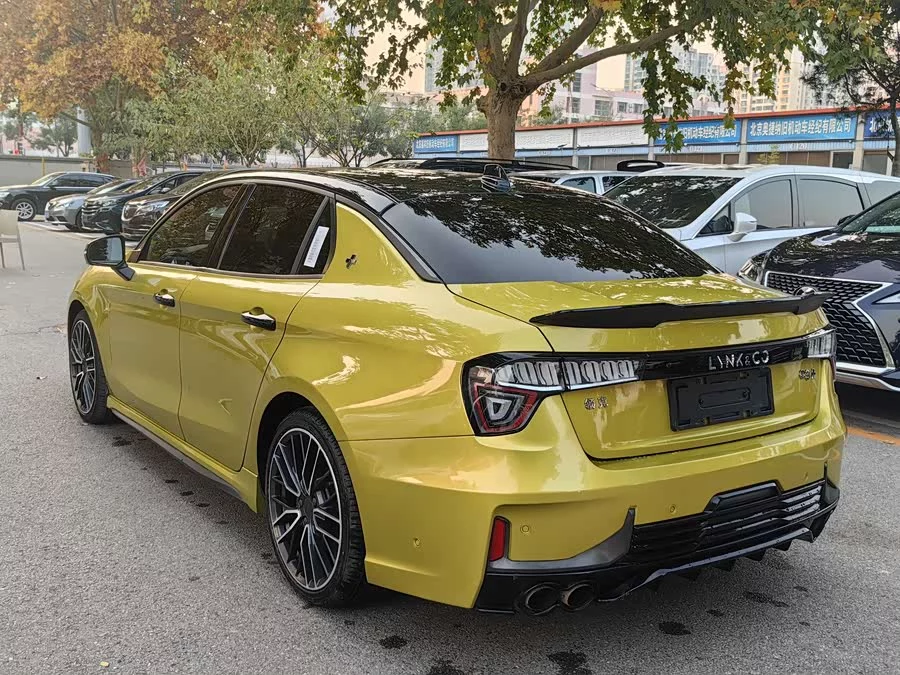 Lynk & Co 03