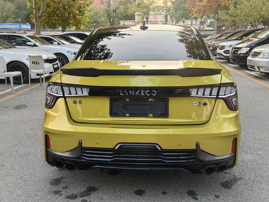 Lynk & Co 03