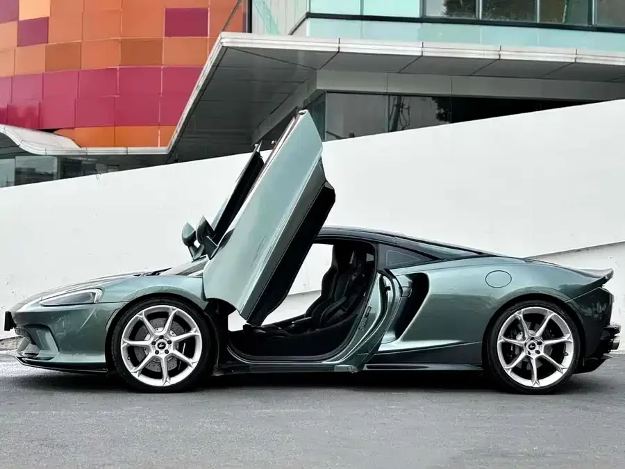 McLaren GT