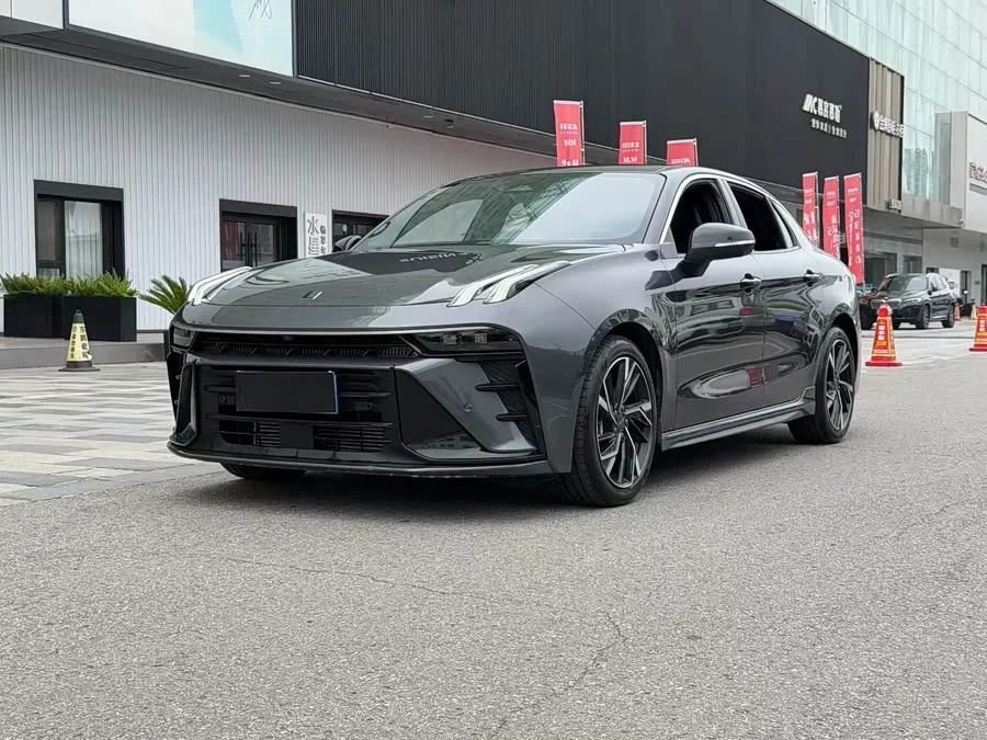 Lynk & Co 03