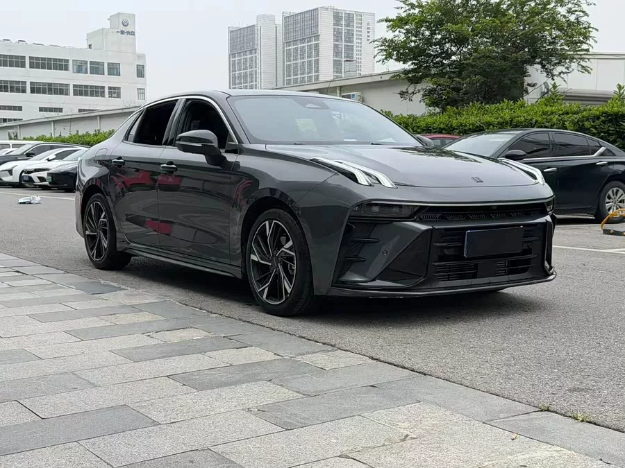 Lynk & Co 03