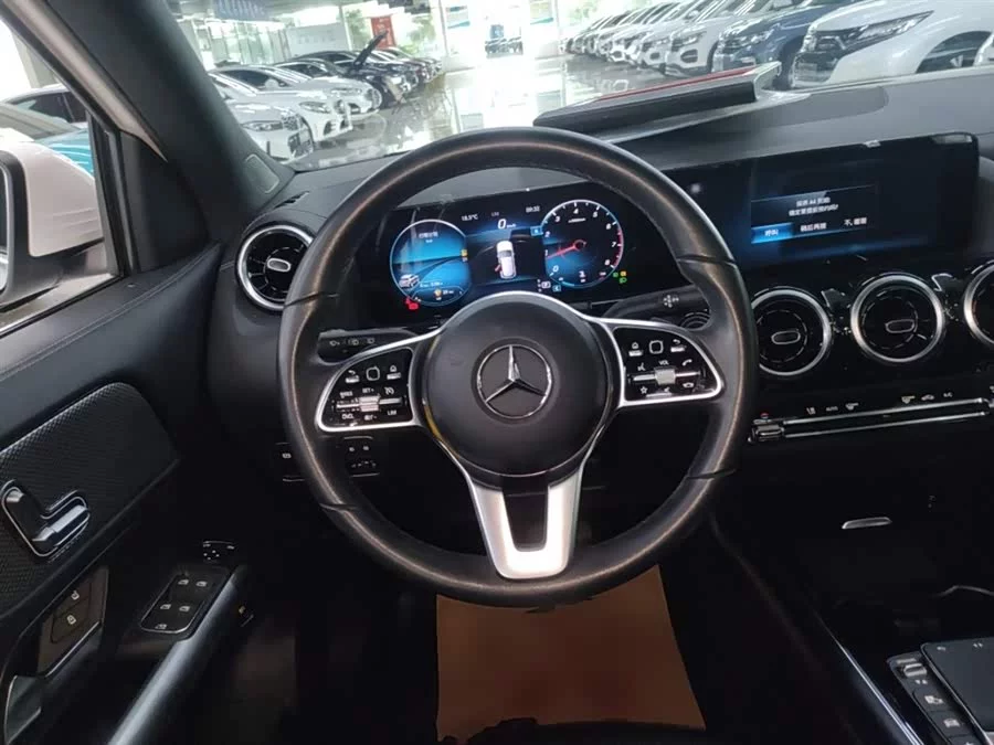 Mercedes Benz GLA
