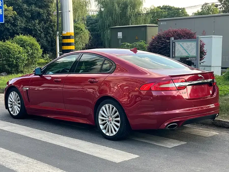 Jaguar XF