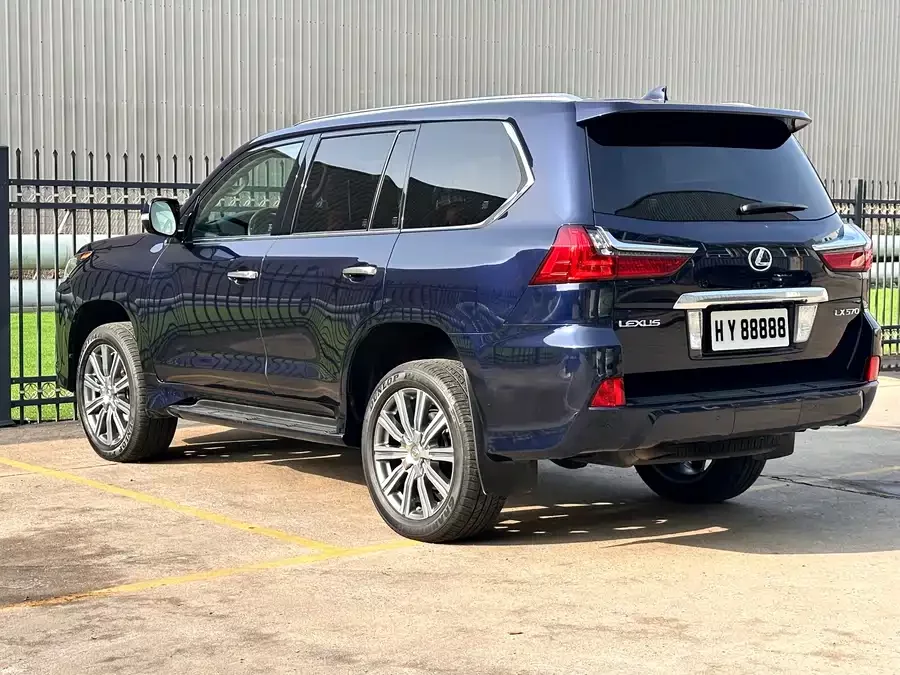 Lexus LX