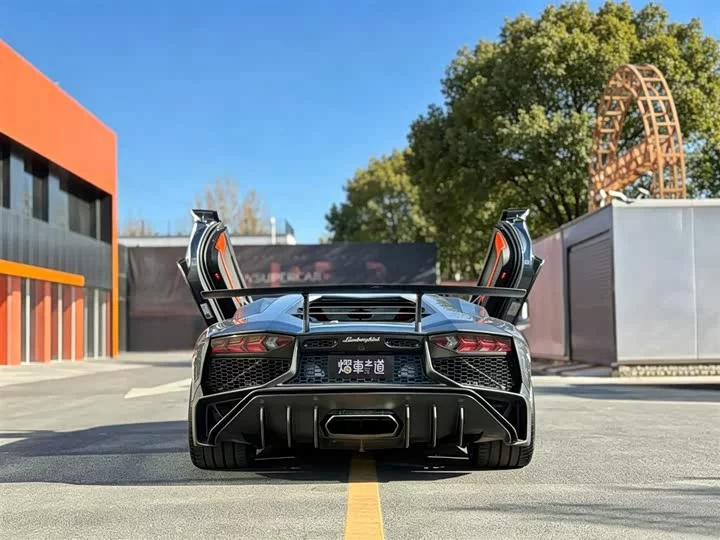 Lamborghini Aventador