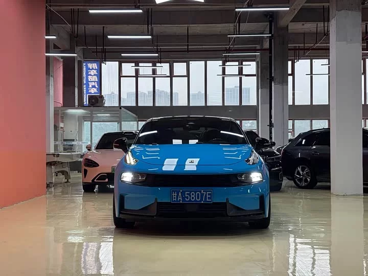 Lynk & Co 03