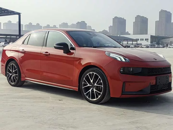 Lynk & Co 03