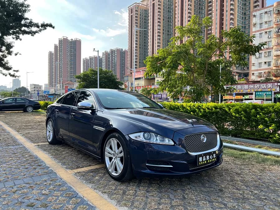 Jaguar XJ