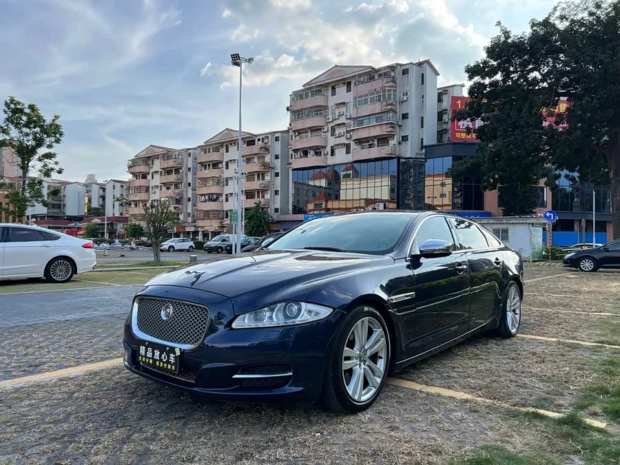 Jaguar XJ
