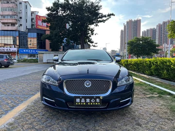 Jaguar XJ