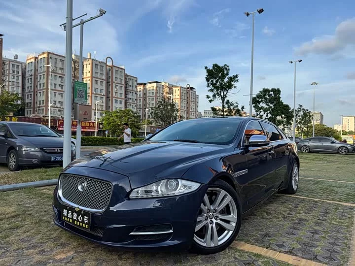 Jaguar XJ