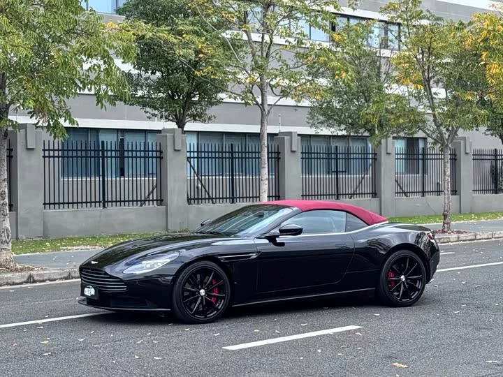 Aston Martin DB11