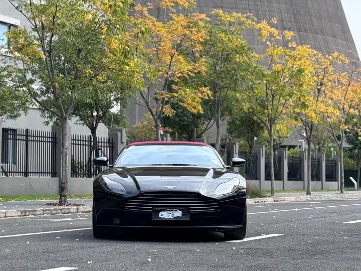 Aston Martin DB11