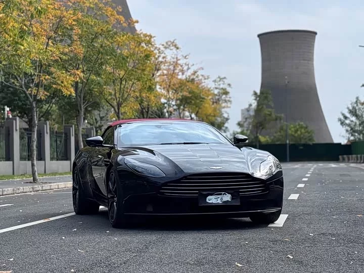 Aston Martin DB11