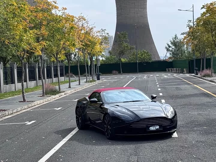 Aston Martin DB11