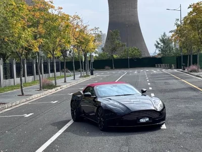 Aston Martin DB11