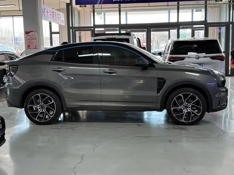 Lynk & Co 05