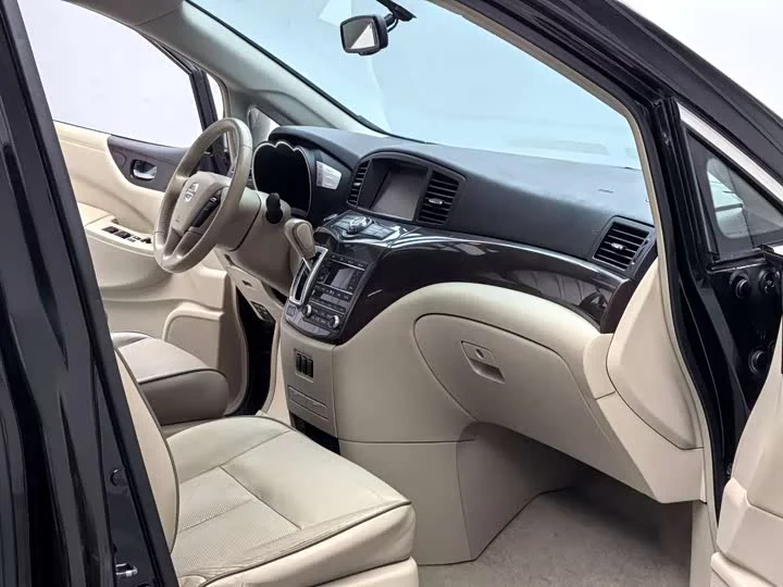 Nissan nobleman
