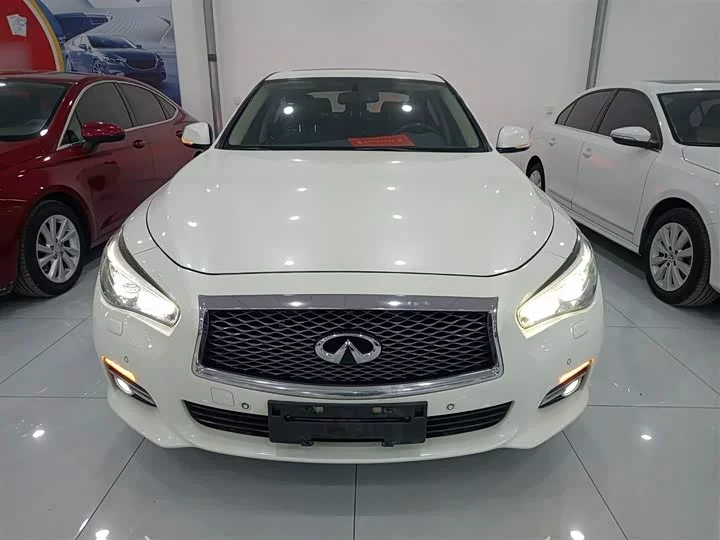 Infiniti Q50L