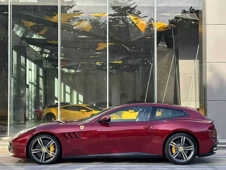 ferrari GTC4Lusso