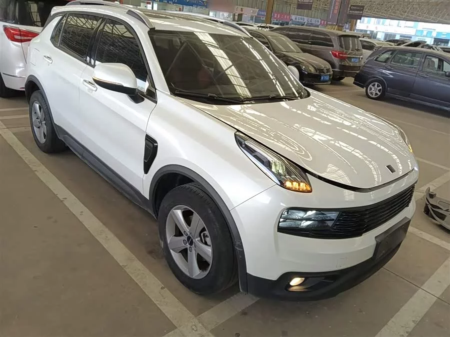 Lynk & Co 01