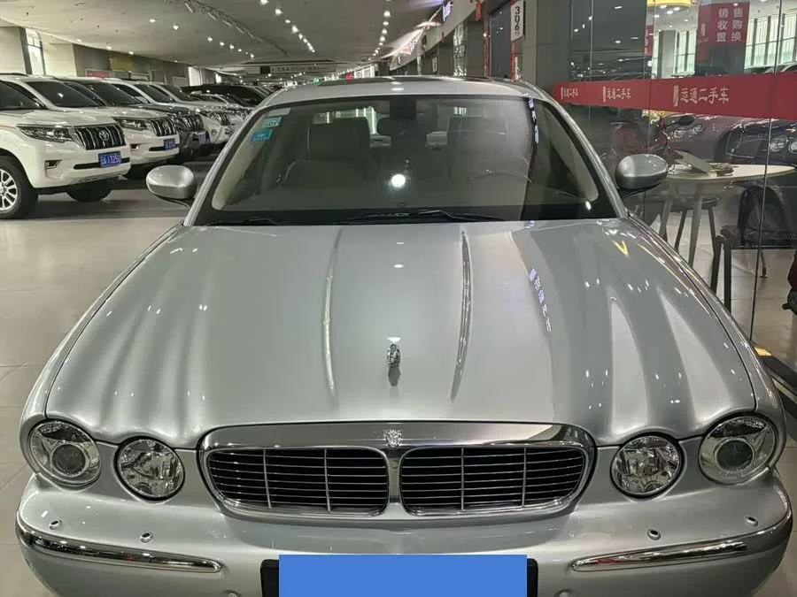 Jaguar XJ