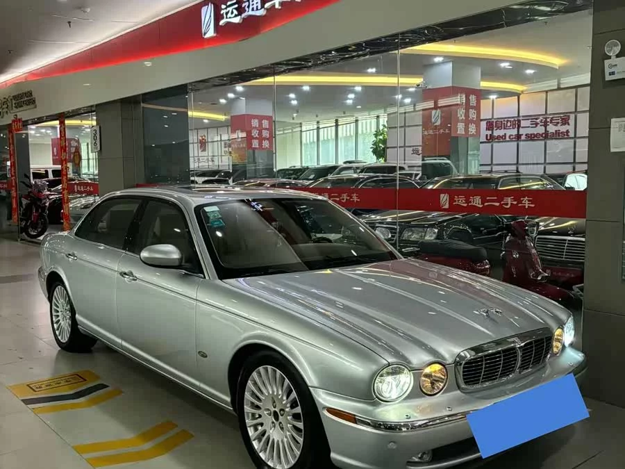 Jaguar XJ