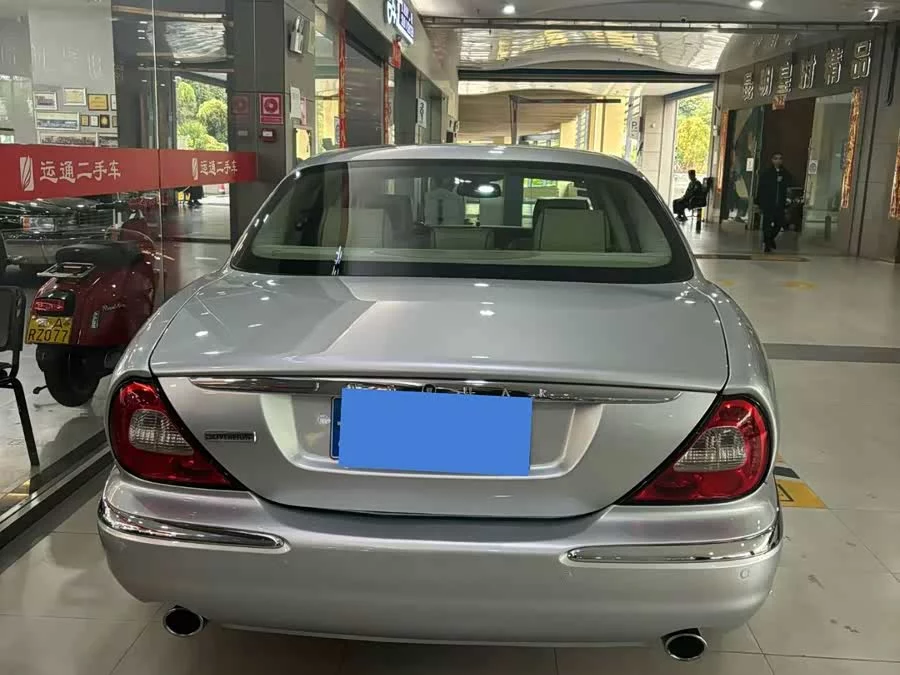 Jaguar XJ