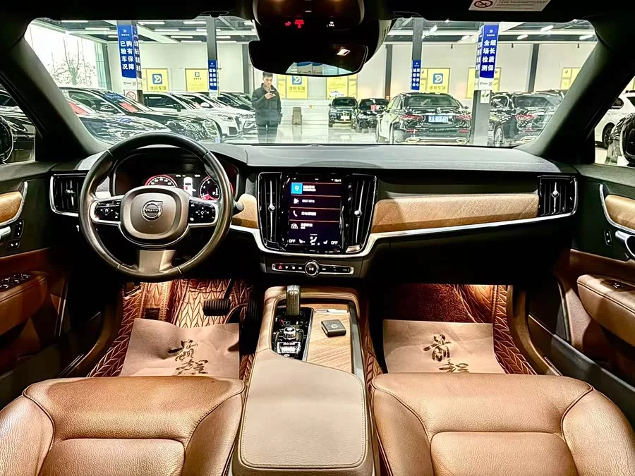 Volvo S90