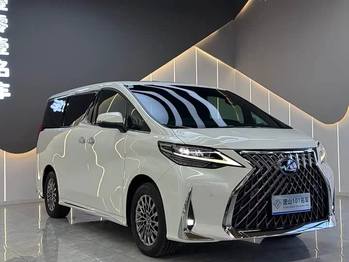Lexus LM