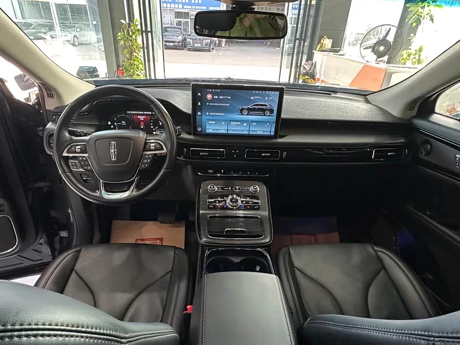 Lincoln Navigator