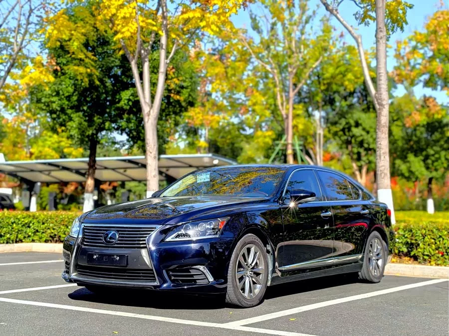 Lexus LS