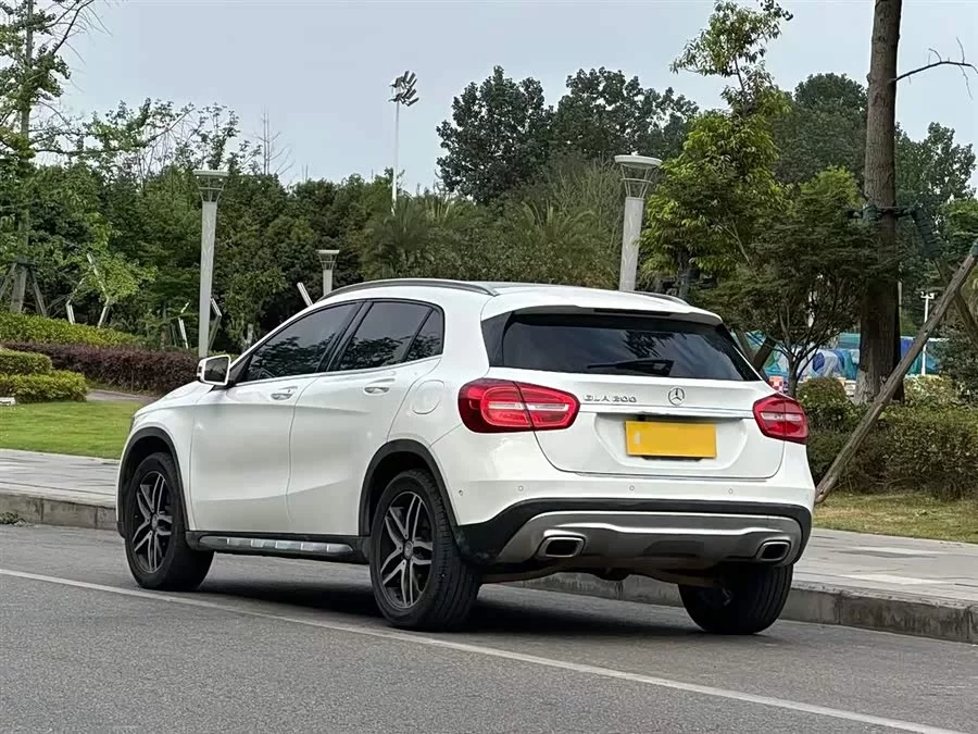 Mercedes Benz GLA