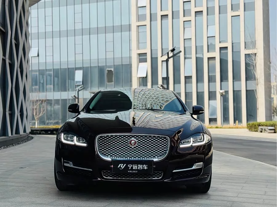 Jaguar XJ