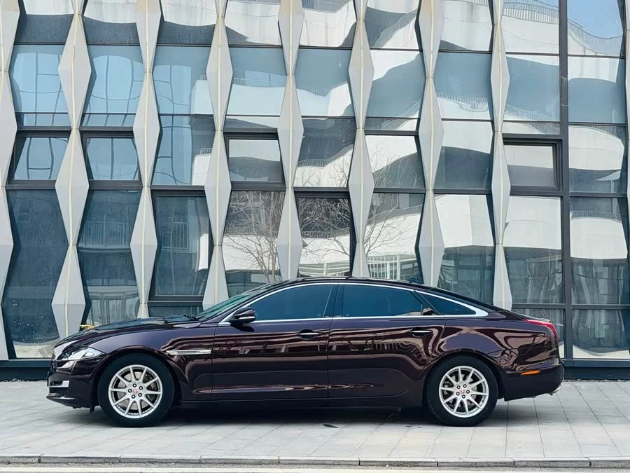 Jaguar XJ