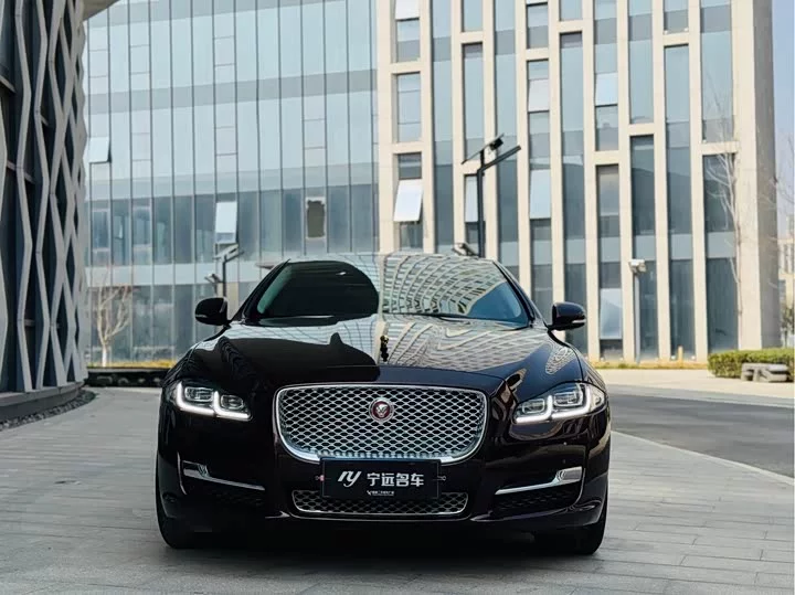 Jaguar XJ