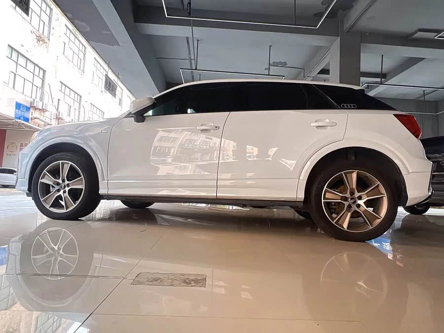 Audi Q2L