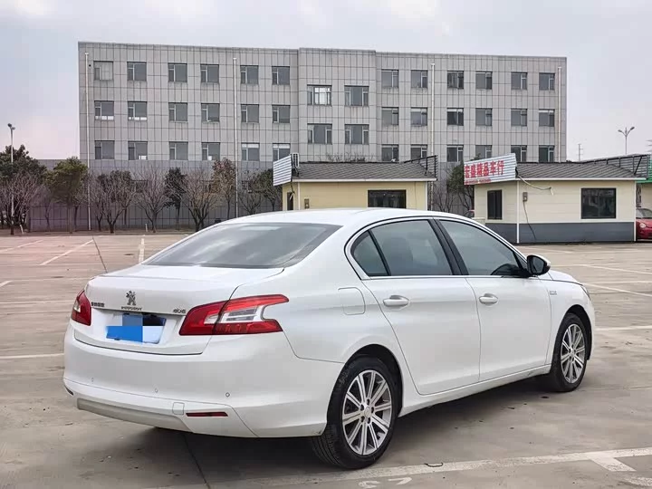 Peugeot 408
