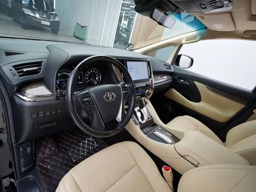 Toyota Crown Vellfire